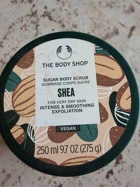 The Body Shop - Shea Sugar Body Scrub